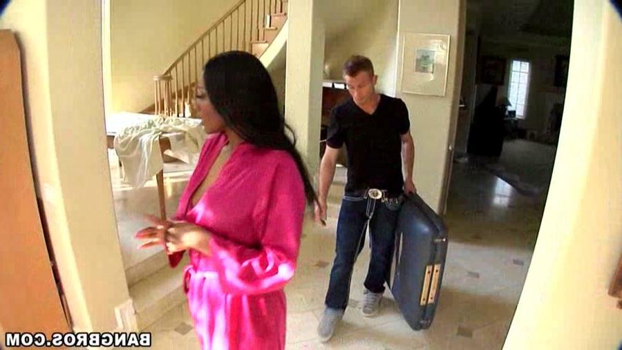 16P Bootylicious Nyomi Banxxx gets horny by a massage