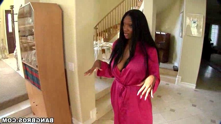 16P Bootylicious Nyomi Banxxx gets horny by a massage
