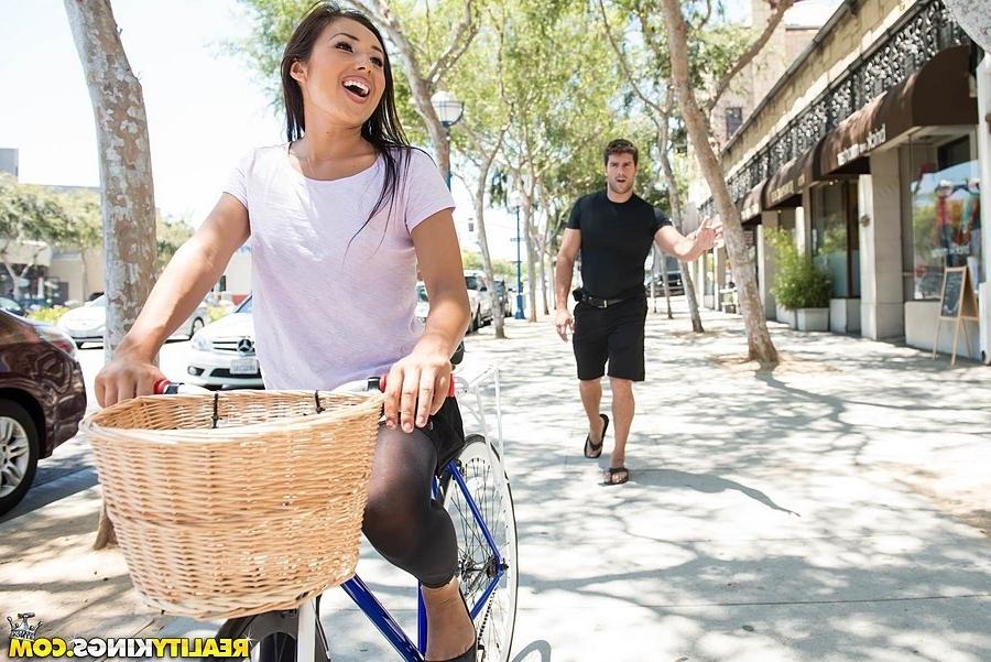 12P Ramon fucked her pretty tight pussy and then shot his load on her face. CLICK HE