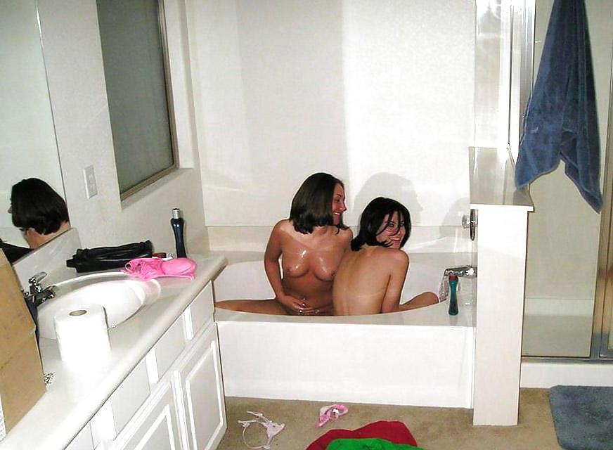 25P Chicks pics in bath