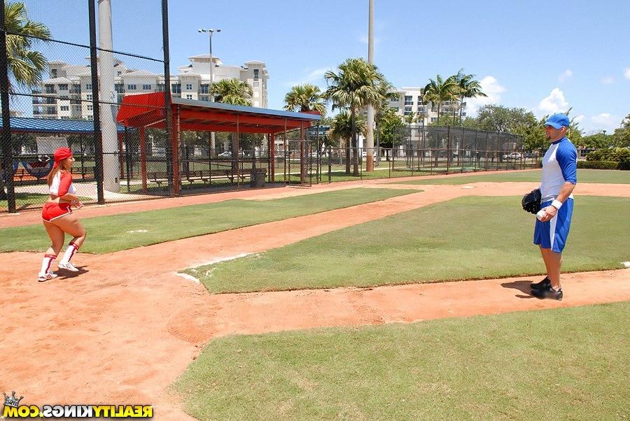 20P Lexxxi was hanging and playing baseball with Jmac. She had a tight outfit that s
