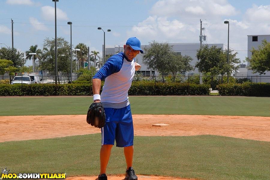 20P Lexxxi was hanging and playing baseball with Jmac. She had a tight outfit that s