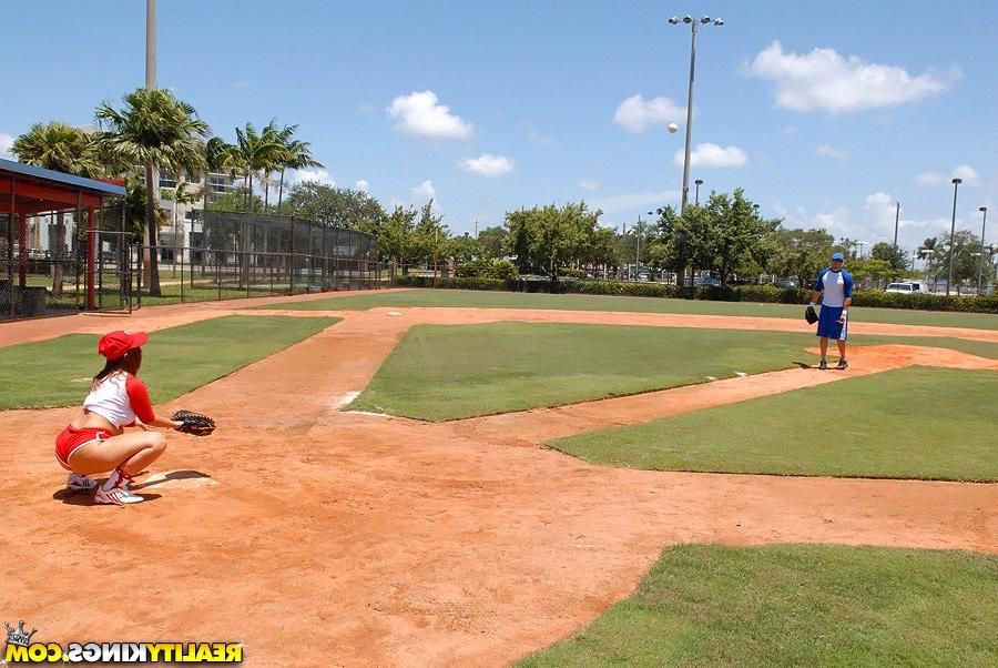 20P Lexxxi was hanging and playing baseball with Jmac. She had a tight outfit that s