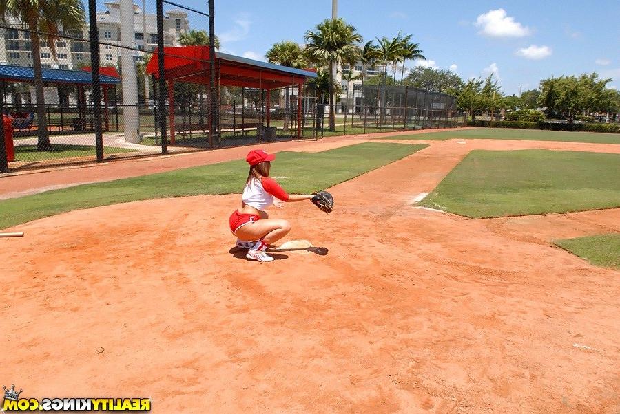 20P Lexxxi was hanging and playing baseball with Jmac. She had a tight outfit that s