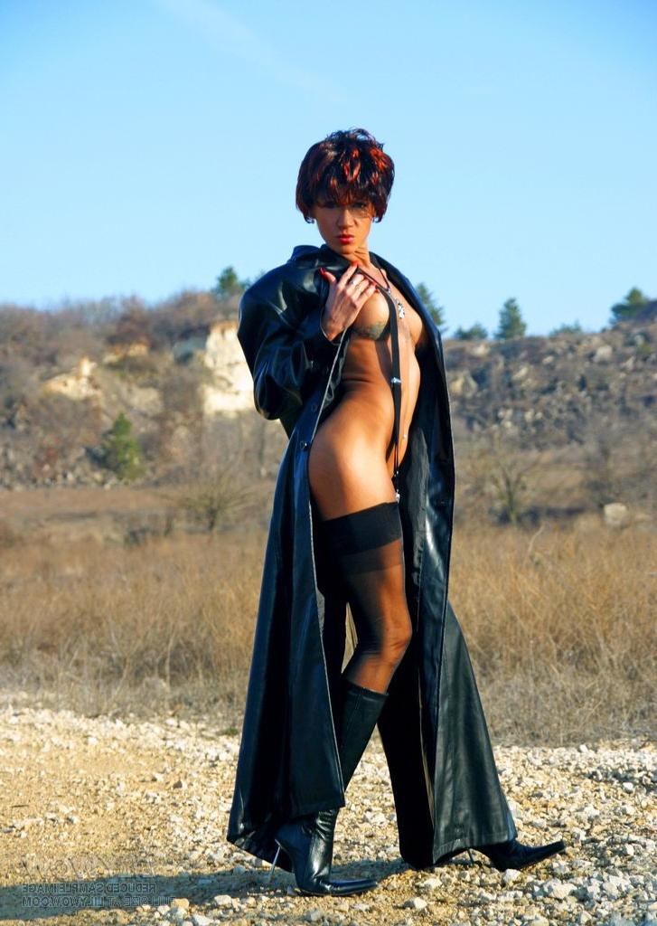 15P Beautiful MILF body in nylons outdoor