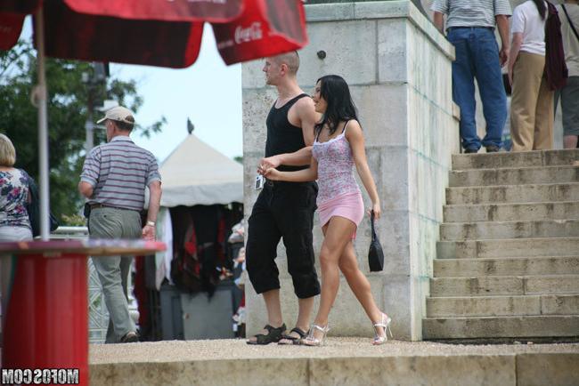 15P hot brunette and her boyfriend in a outdoor sex action