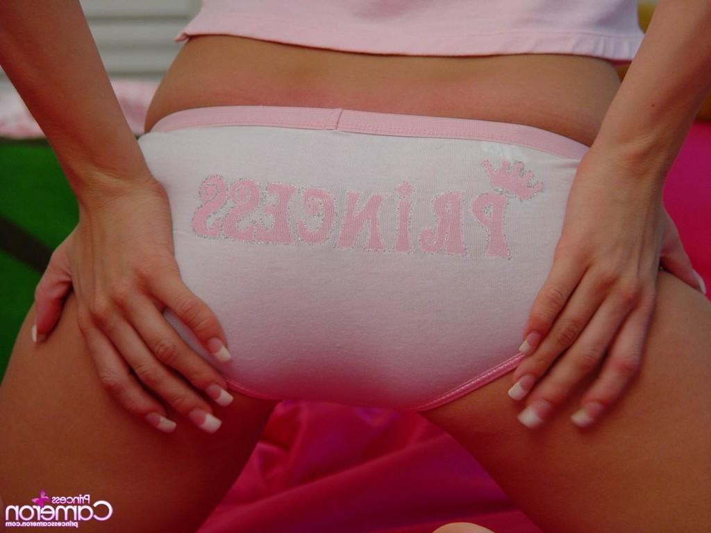 16P Princess shows her butt