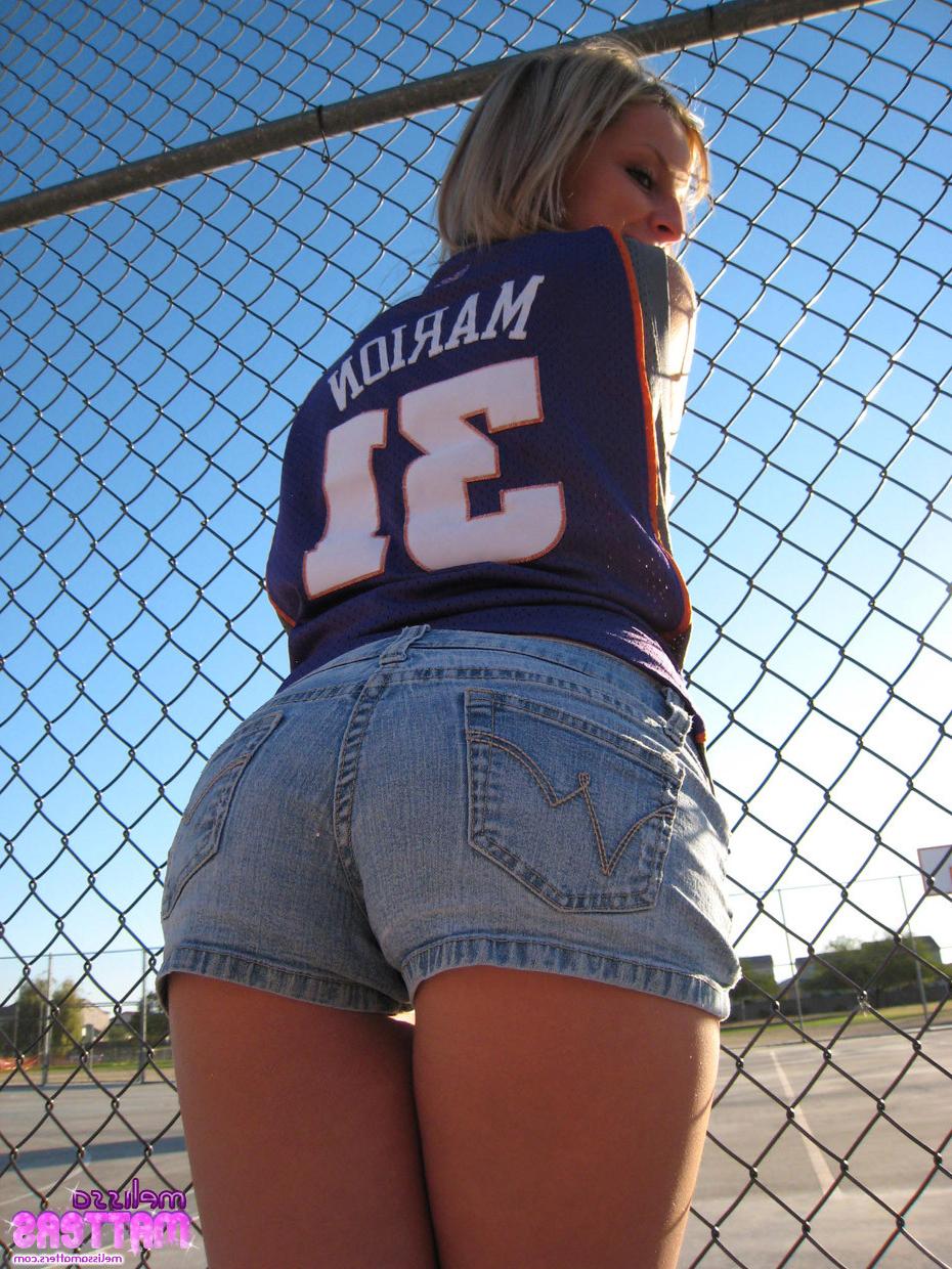 16P Cute teen Melissa and her lovely body getting a little naughty at the basketball