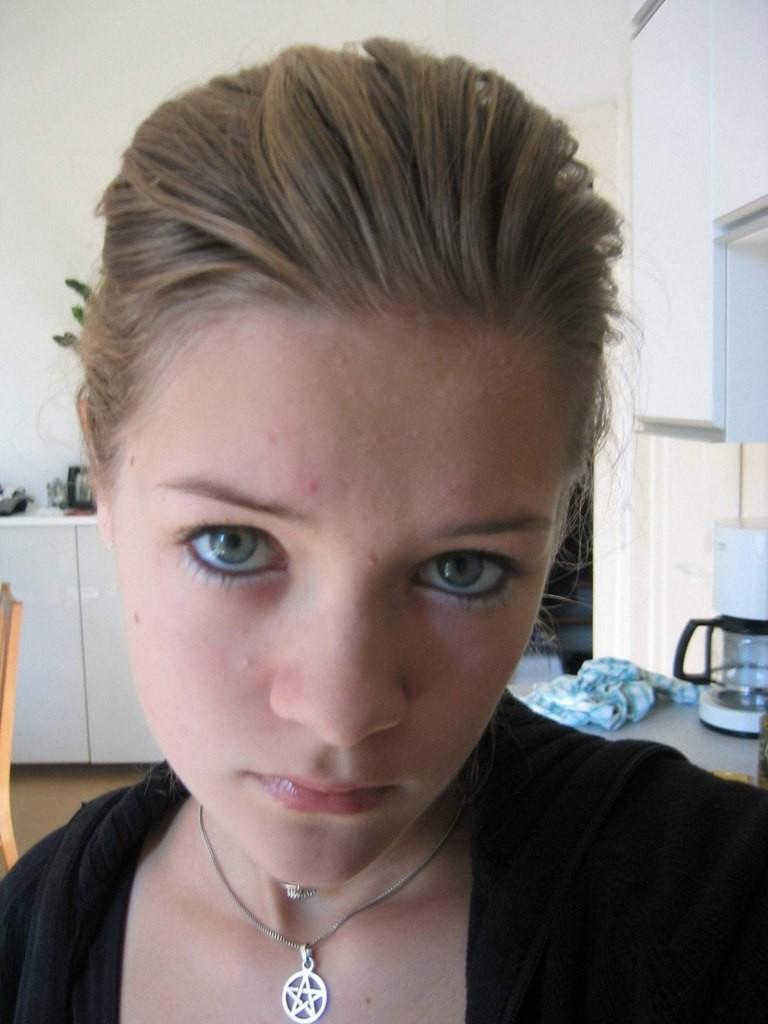 10P Real girl behaves like pornstar posing for home pictures