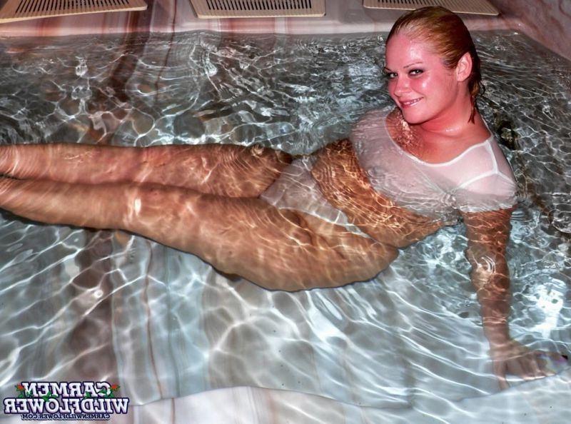 15P Chubby blonde naked in her hot tub