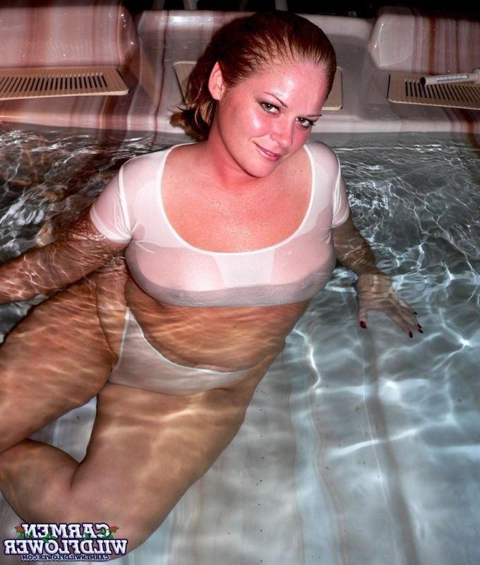 15P Chubby blonde naked in her hot tub