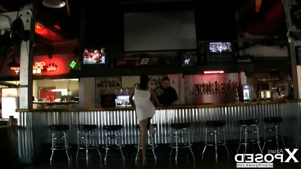 15P Gorgeous Cassidey takes us to her favorite sports bar and decides to get naked o