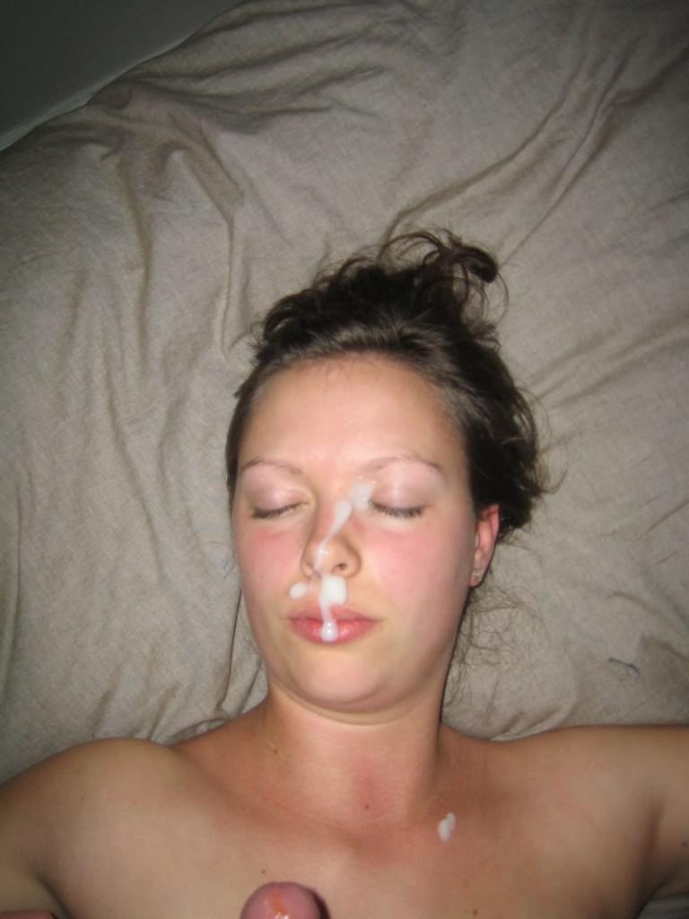 10P Cuddly girlfriend strips her black bra showing her small tits