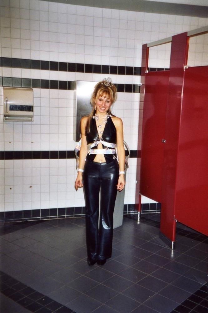 15P Milf in thong panties flashes her perfect ass
