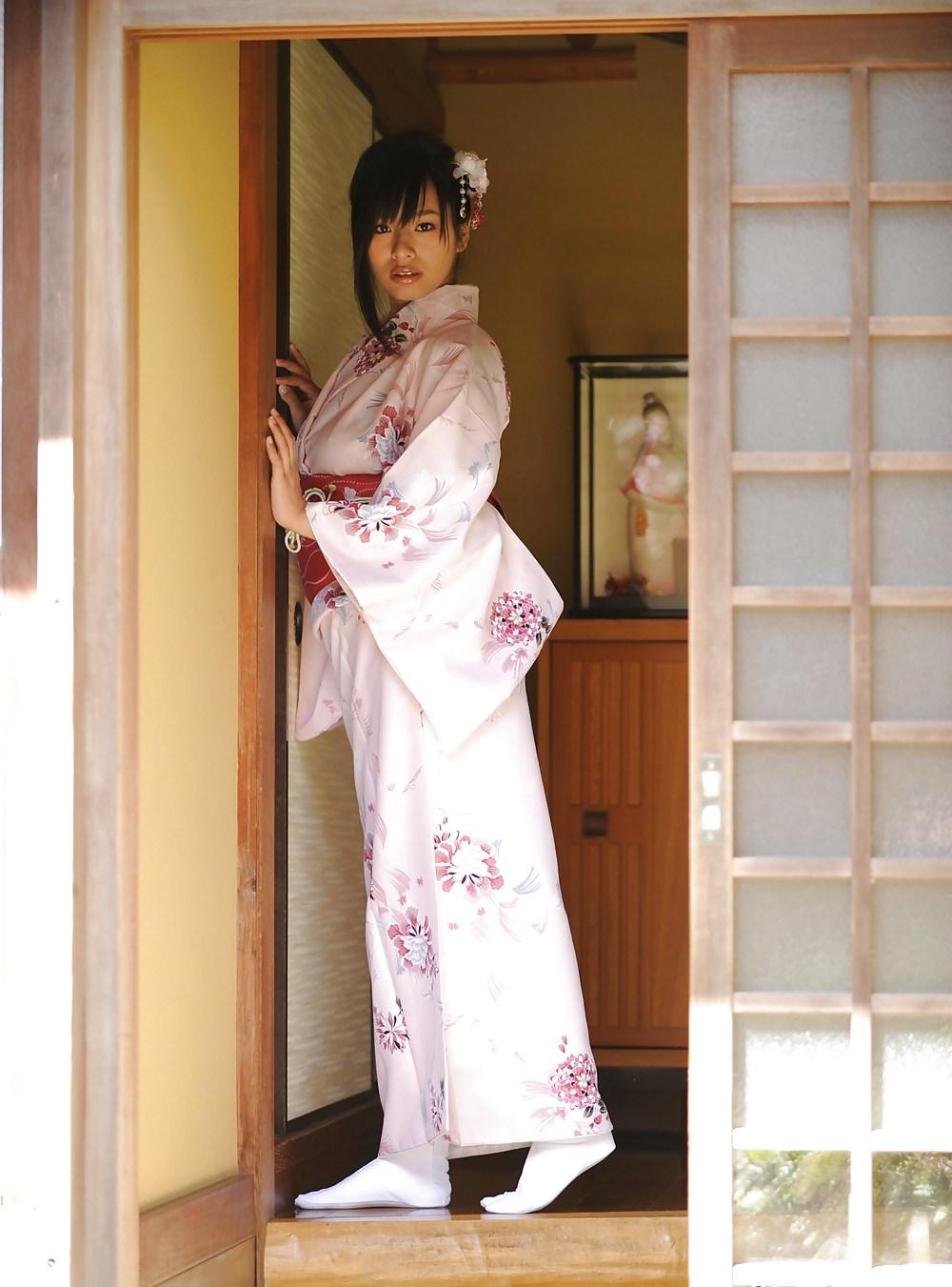 25P Hana Haruna - 10 Japanese Beauties