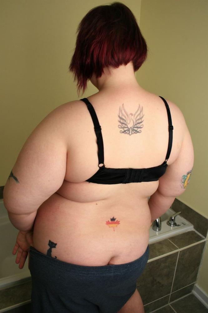 16P Young amateur chubby take a bath and fingering herself