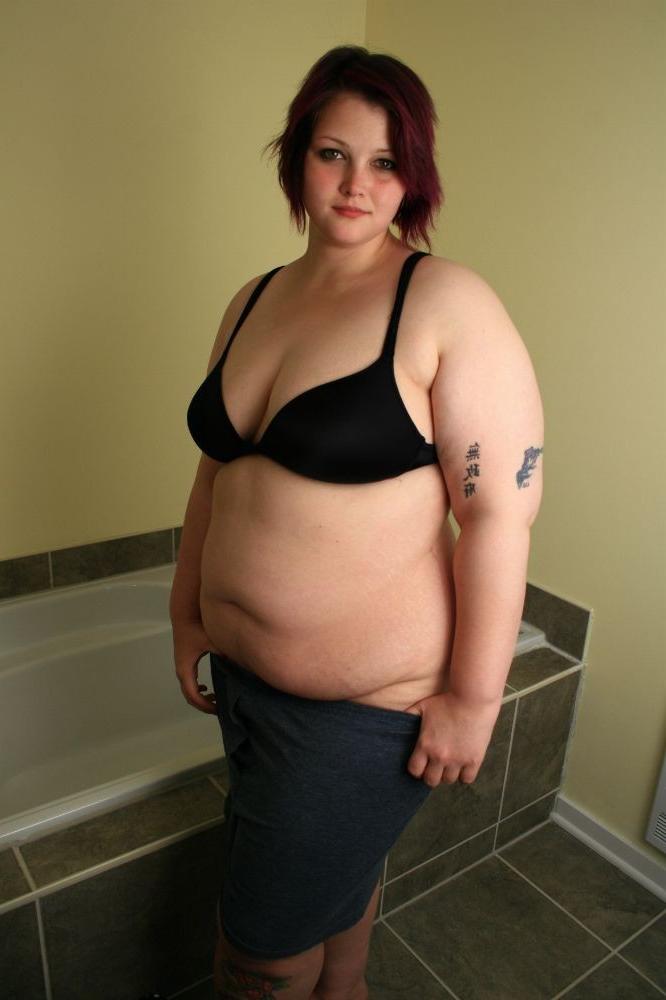 16P Young amateur chubby take a bath and fingering herself