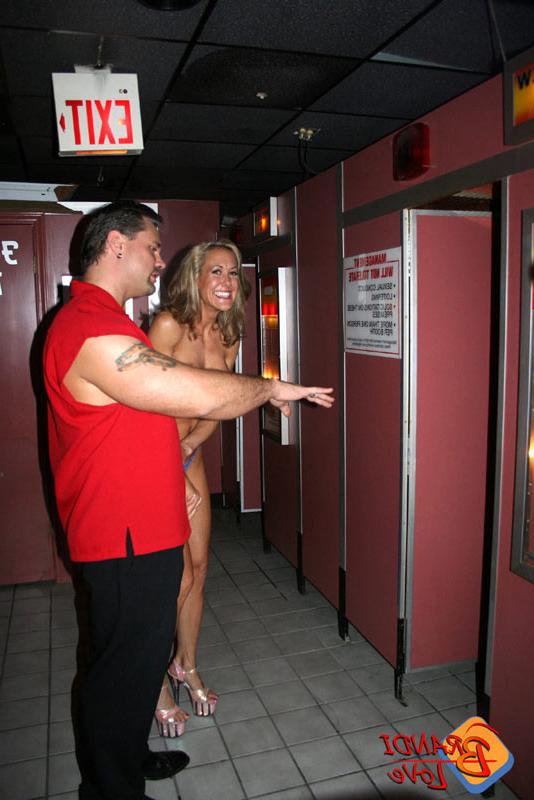 16P hot milf in a preview booth