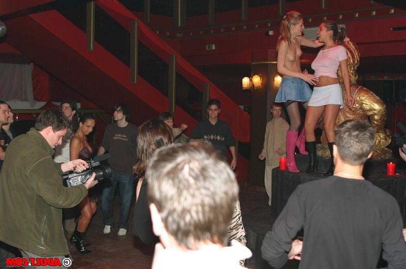 16P hot sluts getting freaky at the bar