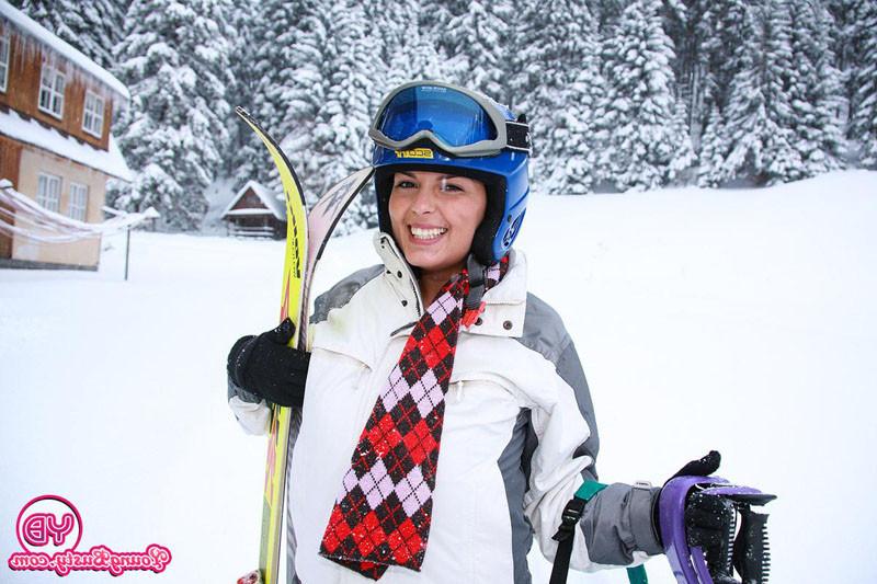 14P Big tits biker riding on the snow