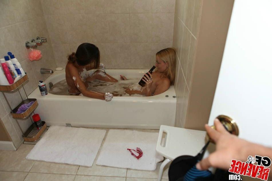 14P Drunk bathtub girls suck a mean cock and milk it dry