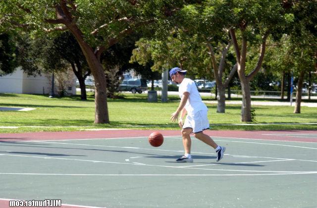 15P The hunter meets a blonde milf at the basketball court thens takes her home for 