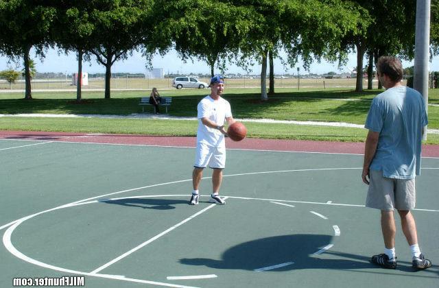 15P The hunter meets a blonde milf at the basketball court thens takes her home for 