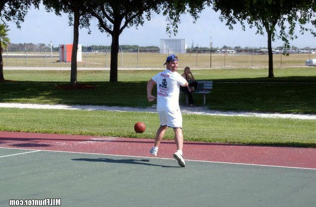 15P The hunter meets a blonde milf at the basketball court thens takes her home for 