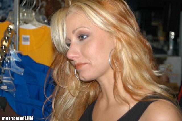 15P Sexy blonde milf getting cum on her sweet white ass