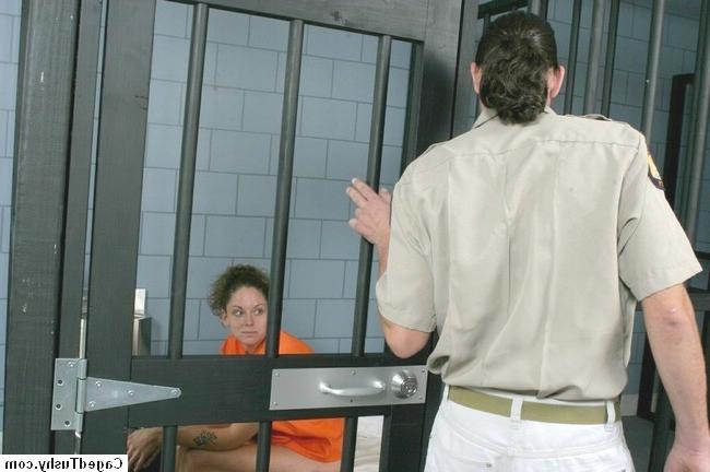 16P Girl fucked by prison guard