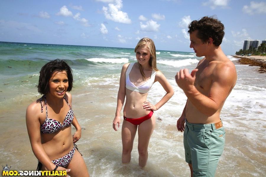 10P Bikini teens pick uped and after after beach