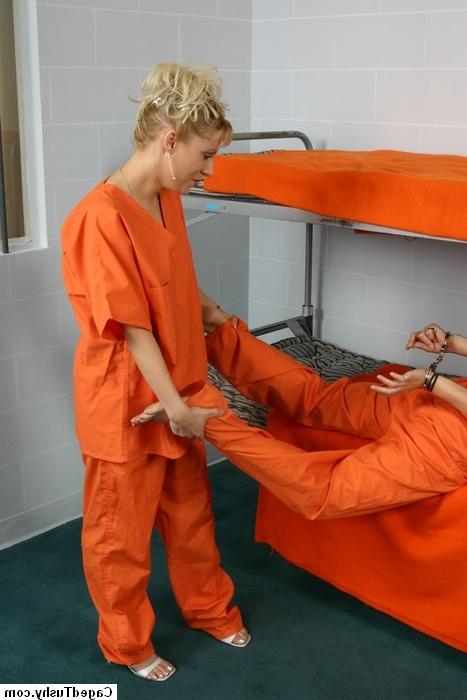 16P Hot lesbians getting analized in jail