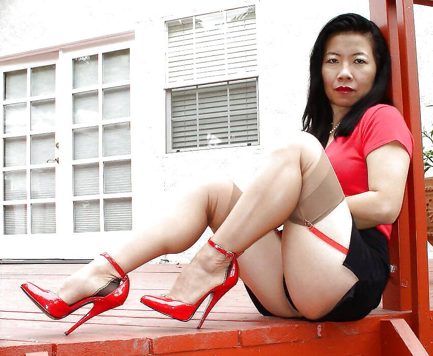 7P Japanese MILF in pantyhose