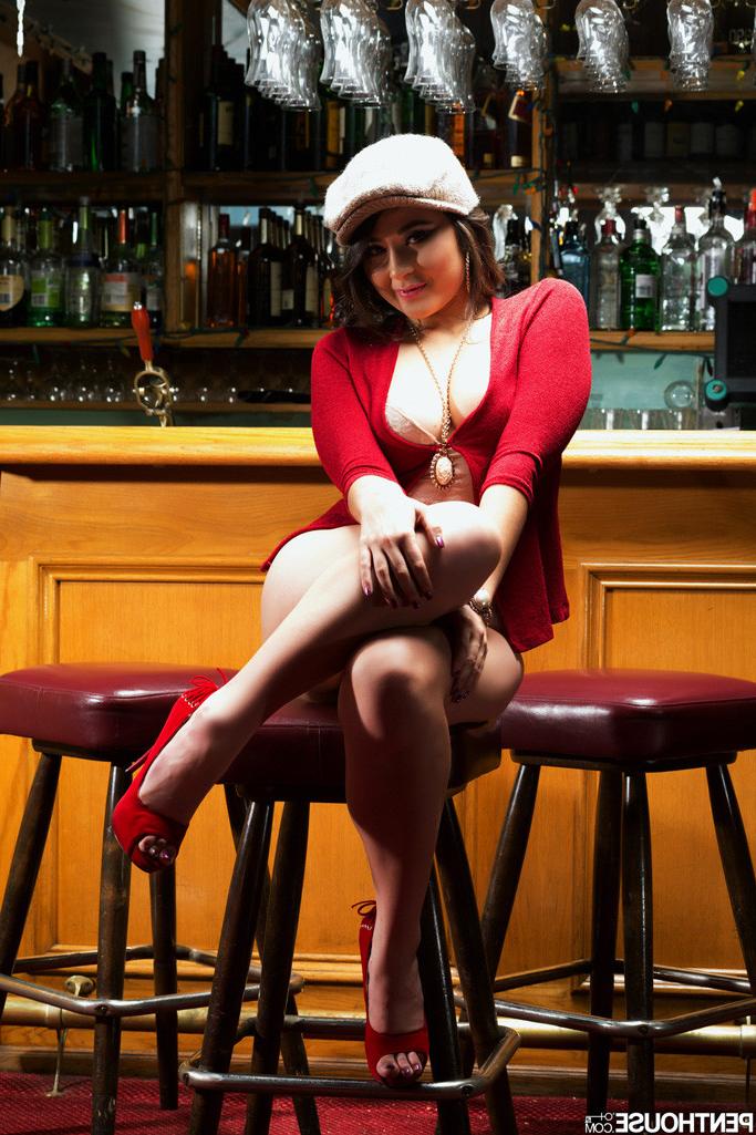 15P Sophia Jade unveils her juicy tits and trimmed pussy in a bar
