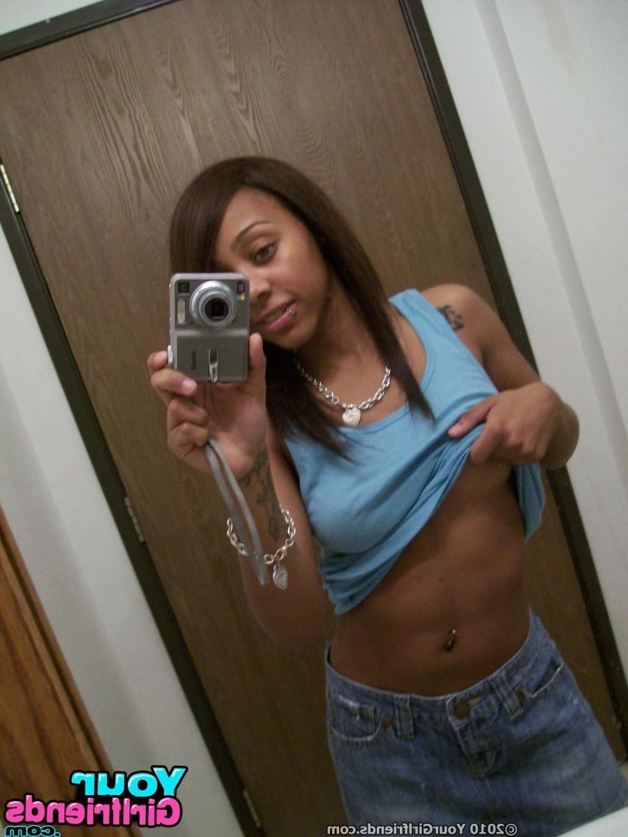 15P Amateur girlfriends posing