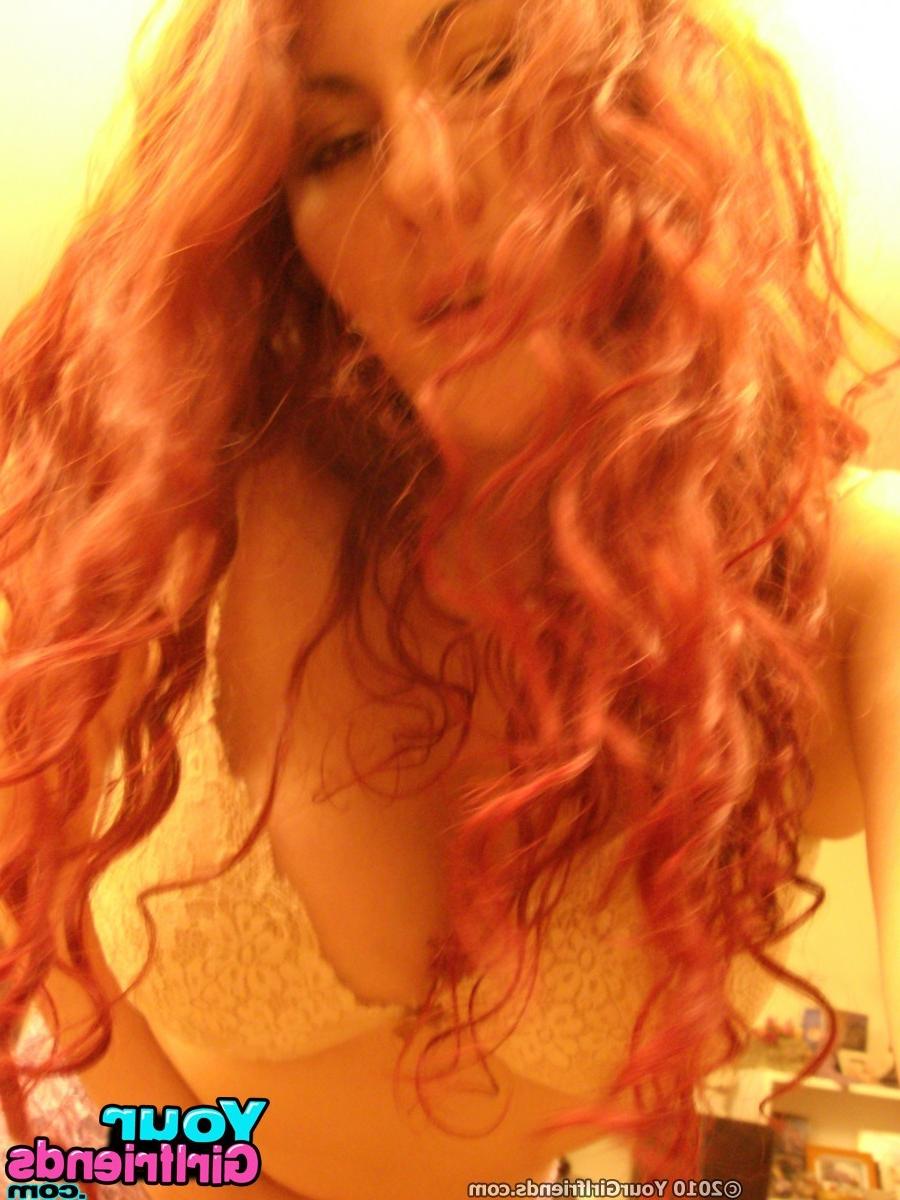 15P Amateur girlfriends posing