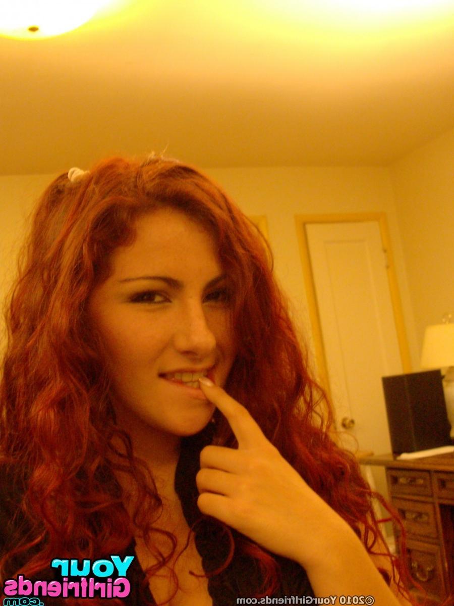 15P Amateur girlfriends posing