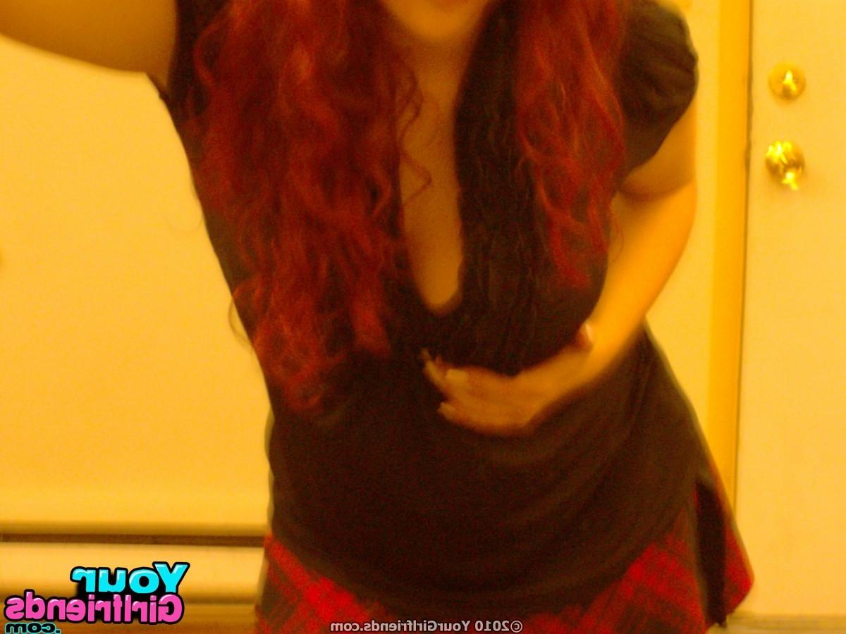 15P Amateur girlfriends posing