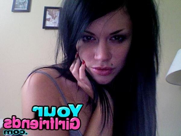 15P Amateur girlfriends posing