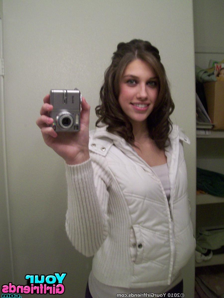 15P Amateur girlfriends posing