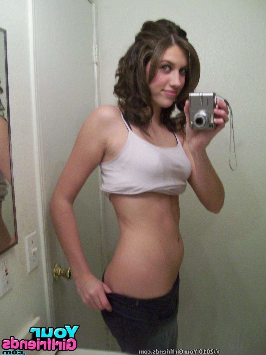 15P Amateur girlfriends posing