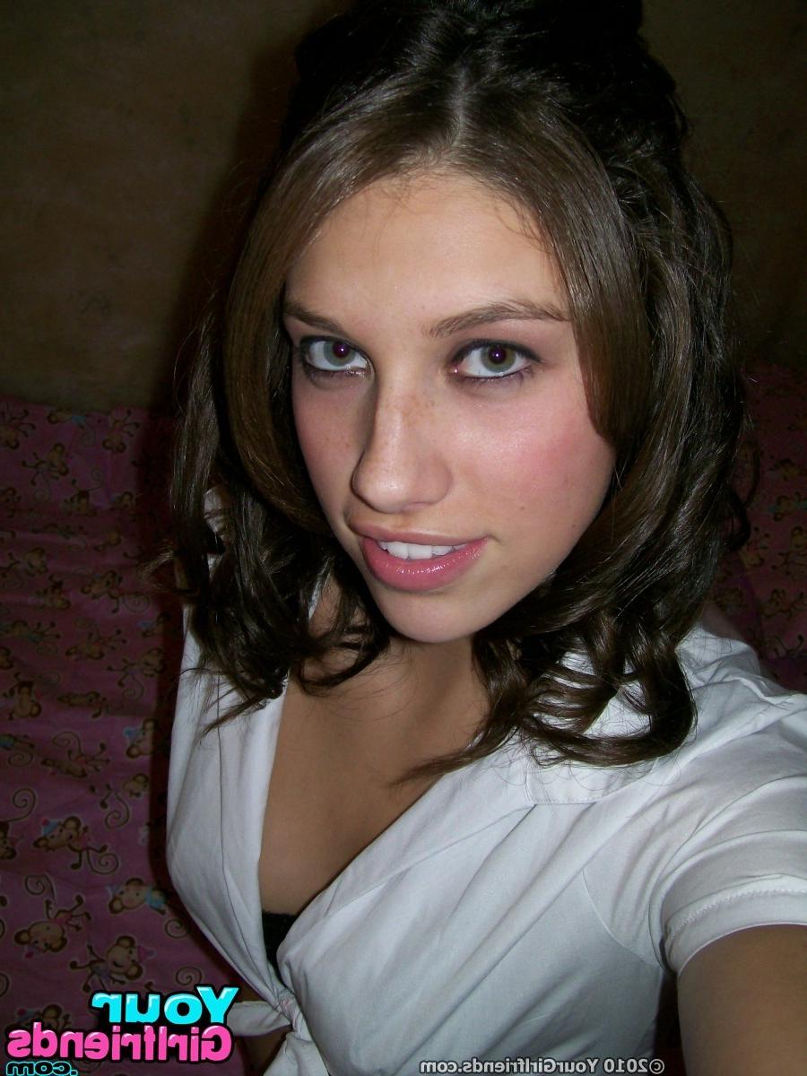 15P Amateur girlfriends posing