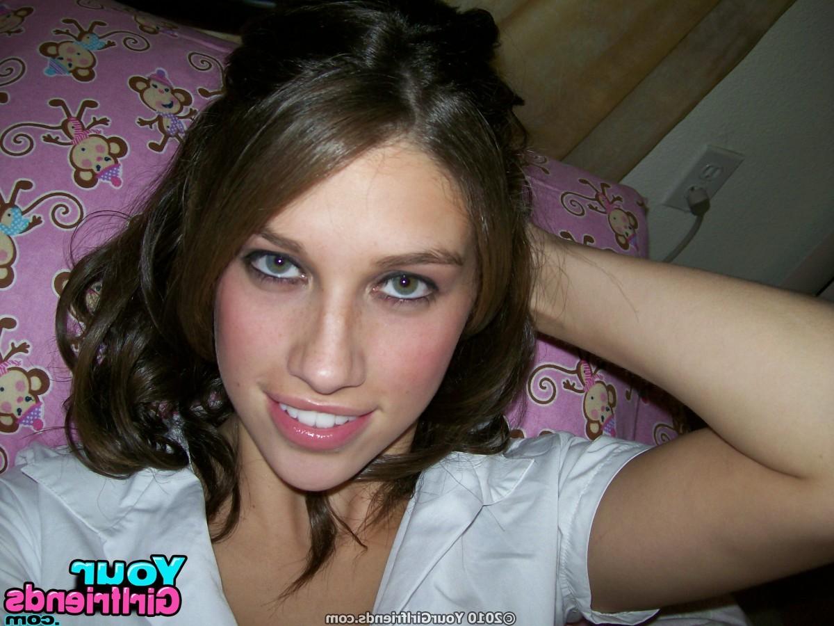 15P Amateur girlfriends posing