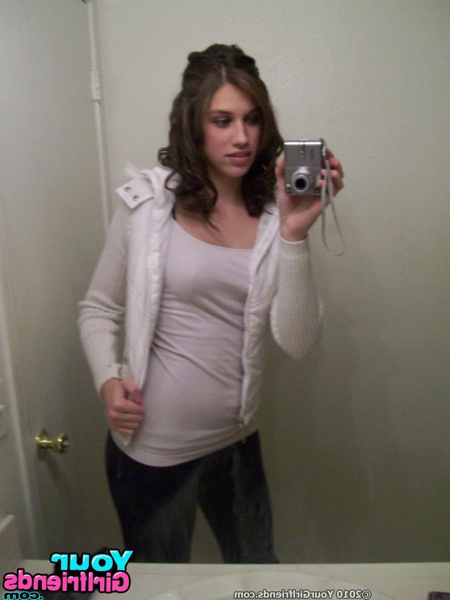 15P Amateur girlfriends posing