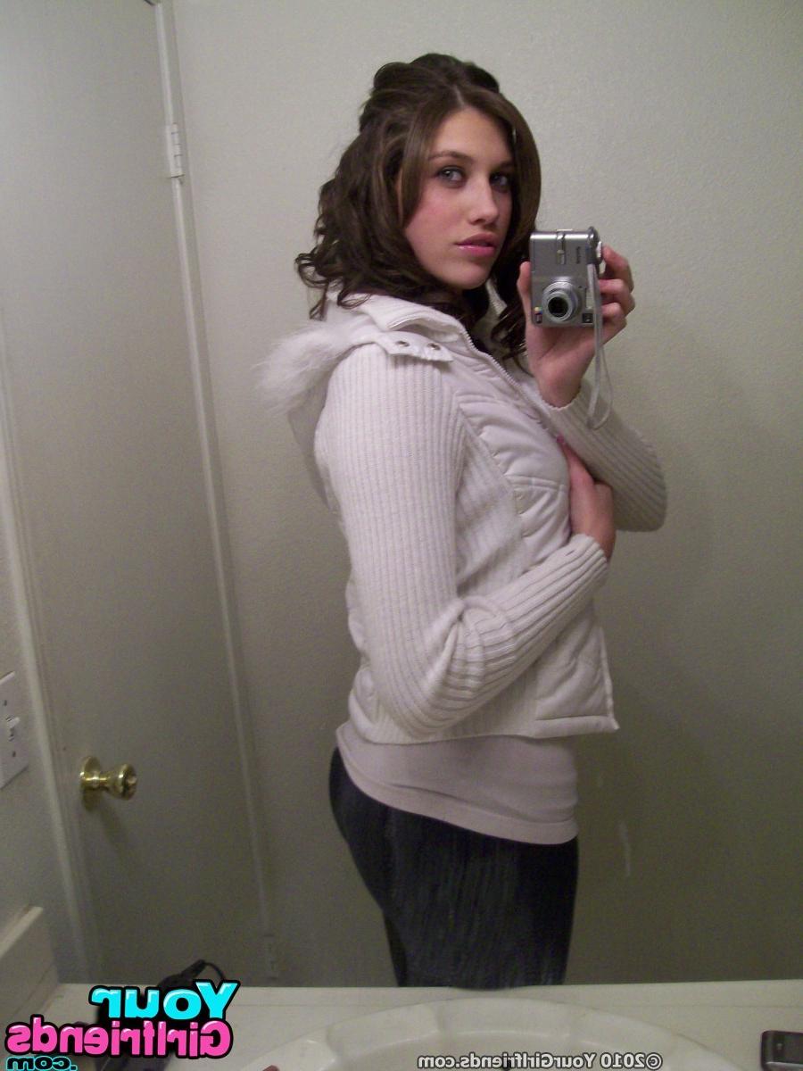 15P Amateur girlfriends posing
