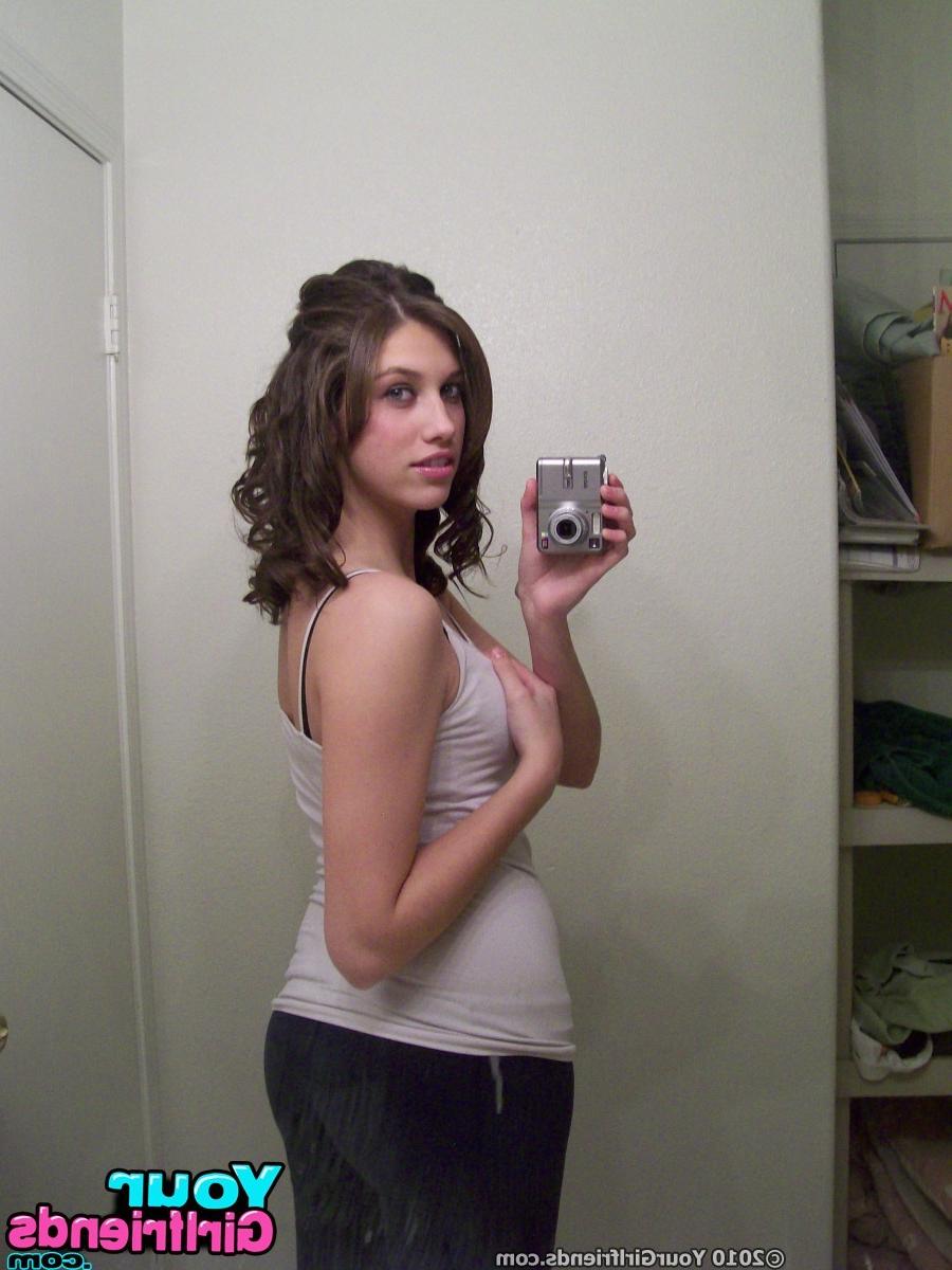 15P Amateur girlfriends posing