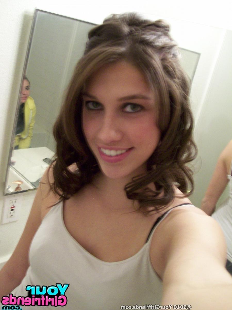 15P Amateur girlfriends posing