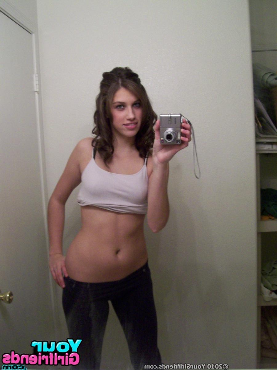 15P Amateur girlfriends posing