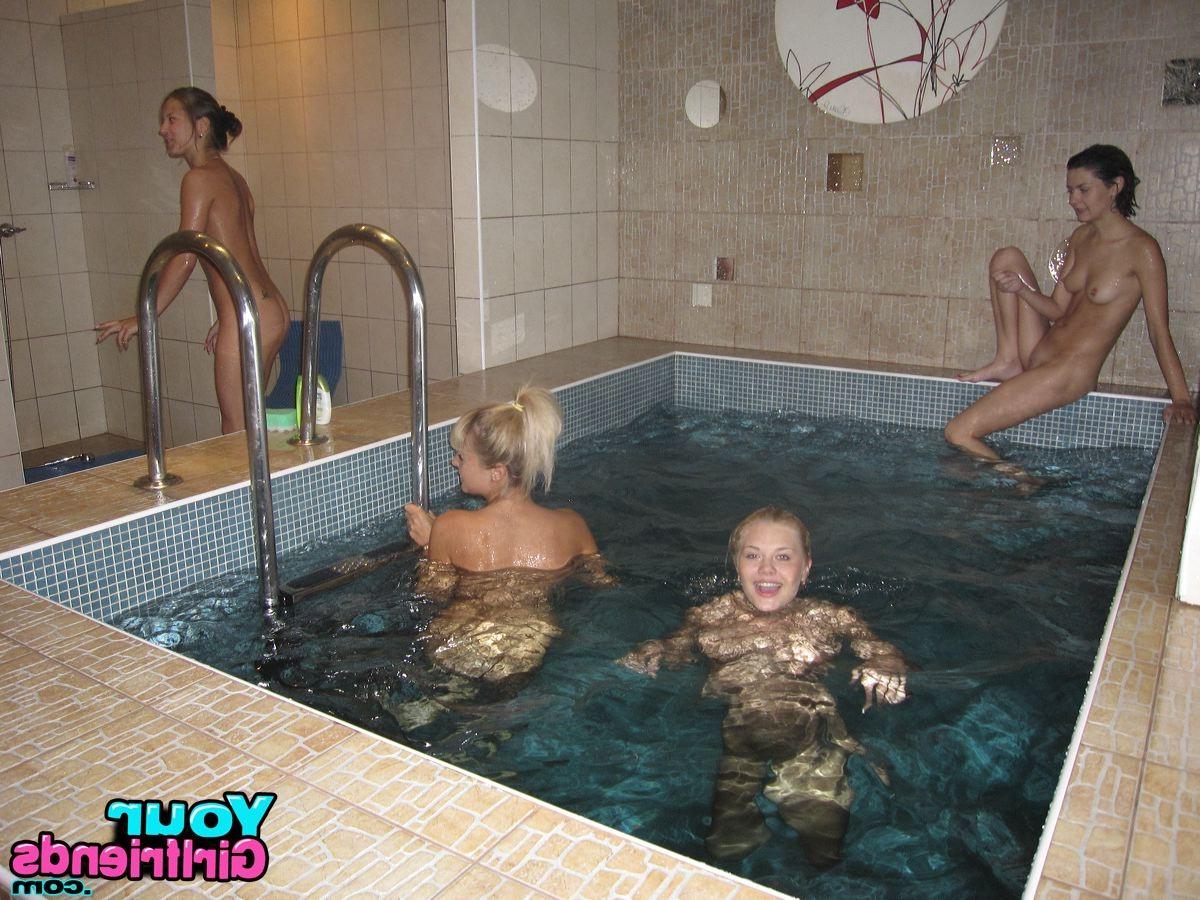 15P Amateur girlfriends posing