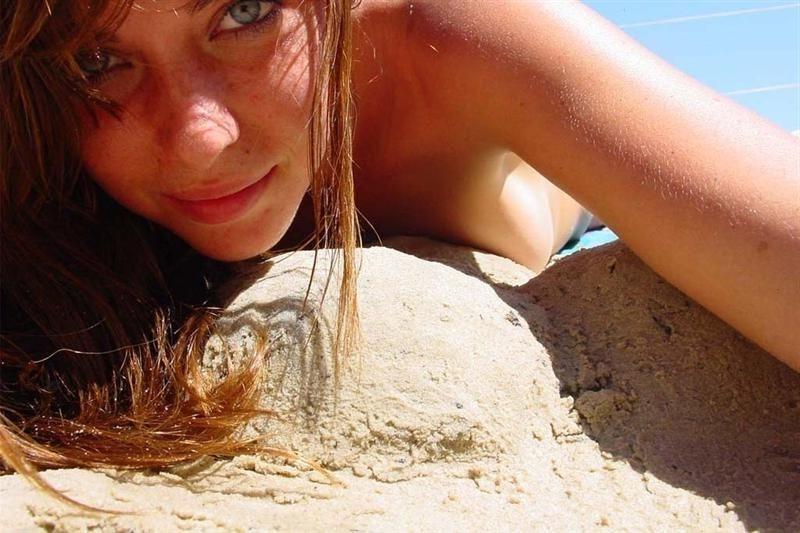 15P Gorgeous horny sweet amateur girls posing on camera naked